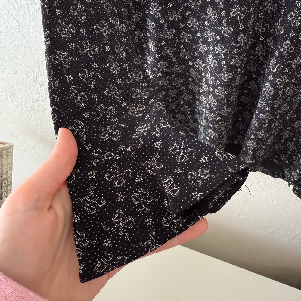 Patterned Women's Blouse with Ribbons 🎀 - Picture 4 of 4